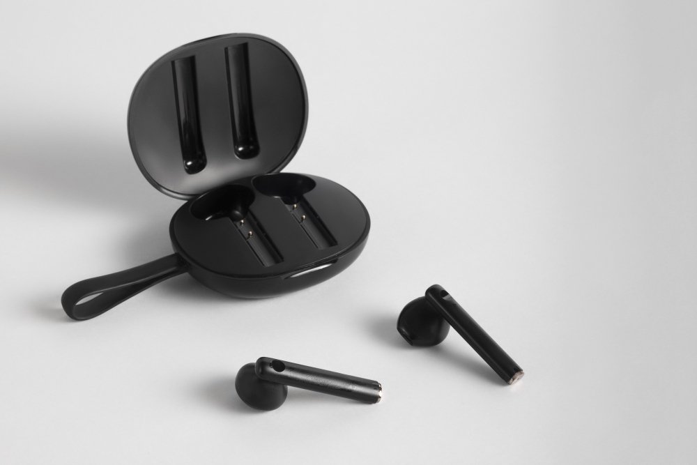 Suonoo wireless earbuds and open charging case